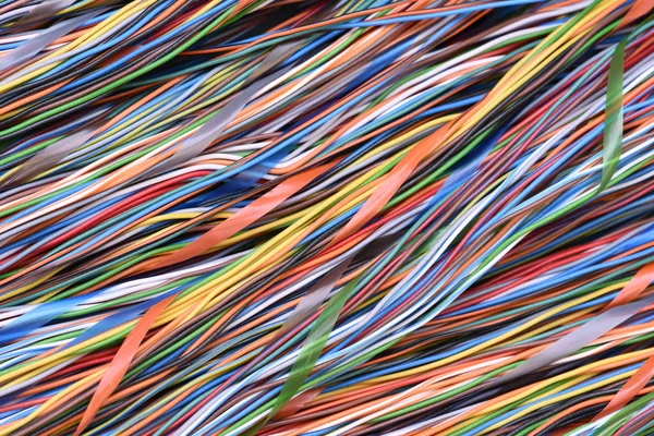 Kleurrijke elektrische kabels en draden, datanetwerk — Stockfoto