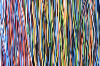 bilgisayar ve internet ağının renkli kablo