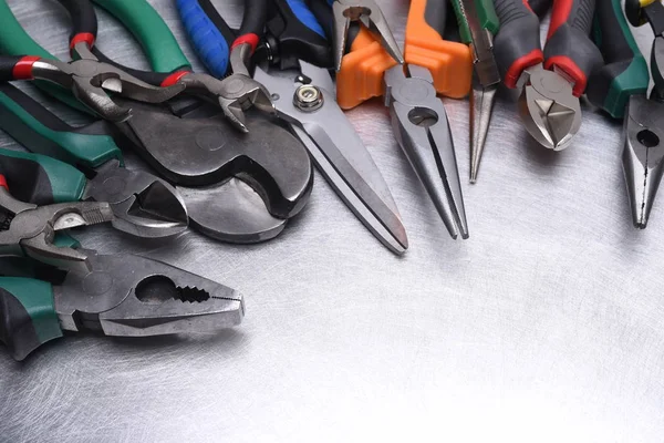 Conjunto de ferramentas sobre fundo de metal cinzento — Fotografia de Stock