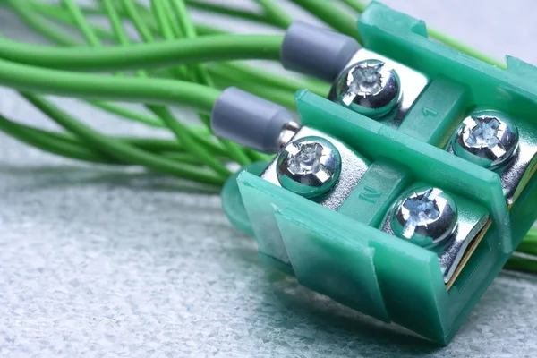 Klemmleiste und Stecker mit elektrischem Kabel — Stockfoto