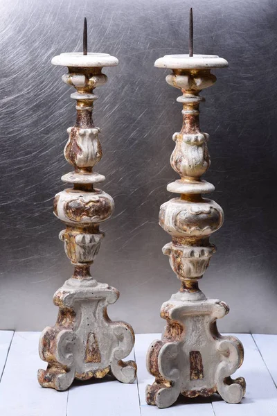 Starožitný italský barokní dřevěné svícny — Stock fotografie