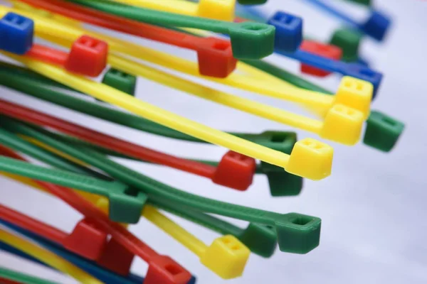 Kleurrijke kabelbandjes — Stockfoto