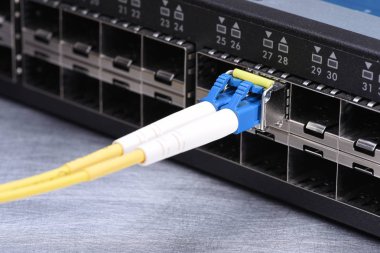 Internet teknoloji cihazlar Fiber optik ağ kabloları
