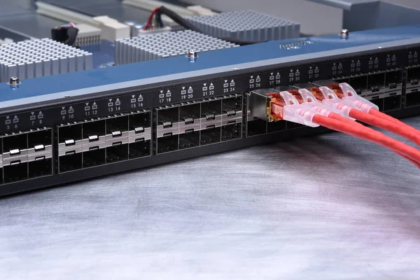 Teknoloji cihazlar ağ anahtarı Ethernet kablosu ile