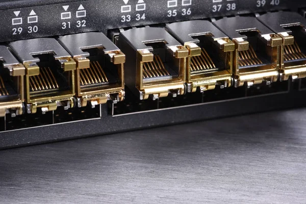 Tecnologia TI, interruptor com porta Ethernet — Fotografia de Stock