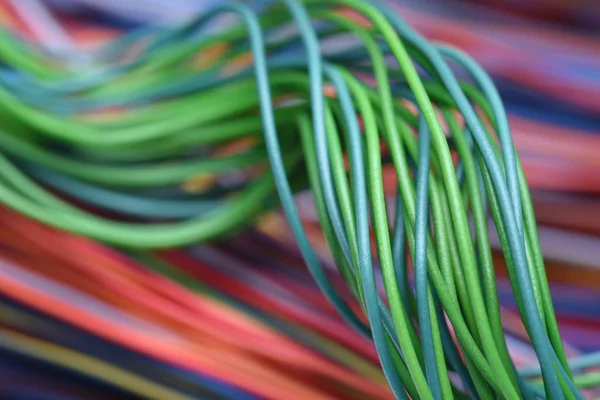 Электрические кабели и провода — стоковое фото