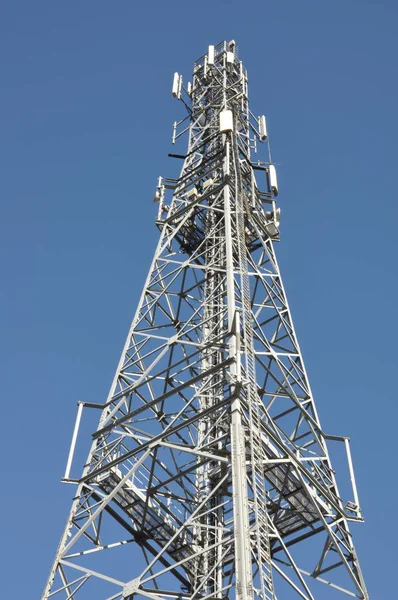 Torre de comunicações de aço — Fotografia de Stock