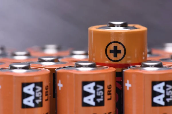 Alkaliska batterier Aa-storlek med selektiv fokus — Stockfoto