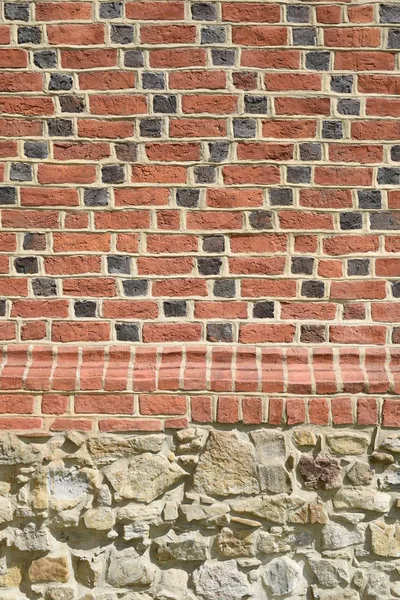 붉은 벽돌과 사암 벽 — 스톡 사진