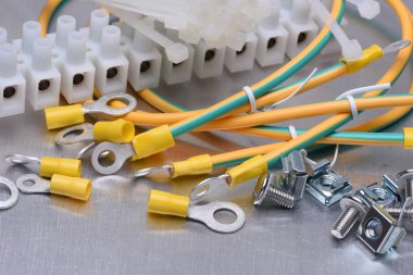 Elektrik yüklemelerinde kullanılan aksesuarlar 