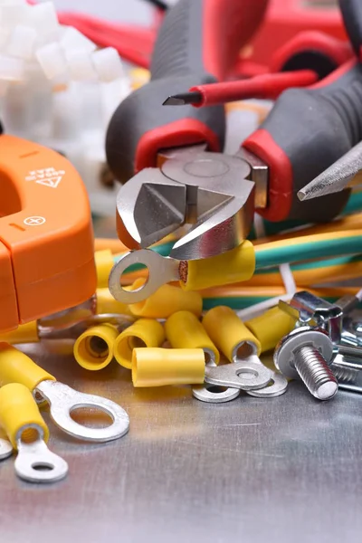 Herramientas para electricista y cables — Foto de Stock