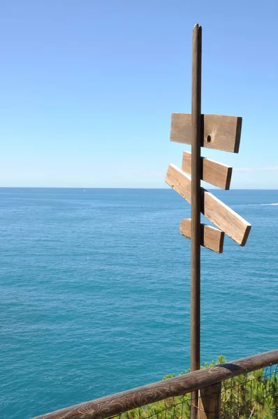 Üres jel pont út a tenger partján — Stock Fotó