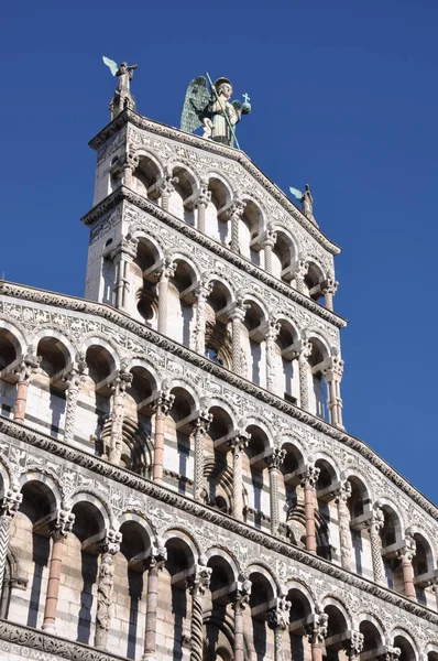 Kostel San Michele v Lucca, Toskánsko, Itálie — Stock fotografie