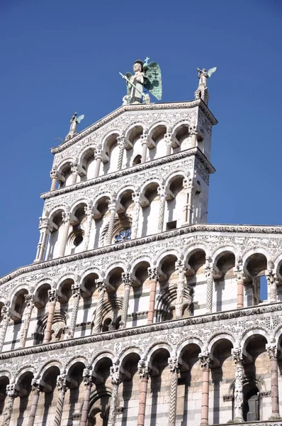 Kostel San Michele v Lucca, Toskánsko, Itálie — Stock fotografie