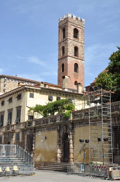 Platz von St. Martin in der Altstadt von Lucca — Stockfoto