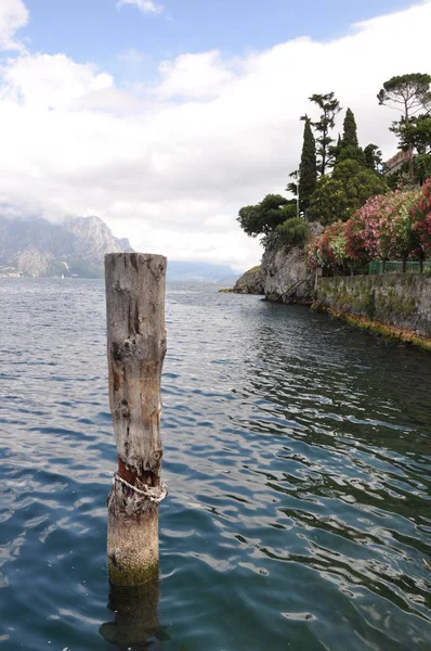 Pobřeží Jezera Lago Garda Itálie — Stock fotografie