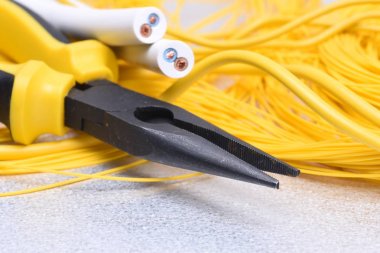 Araçlar ve elektrik ev yüklemede kullanılan kablo