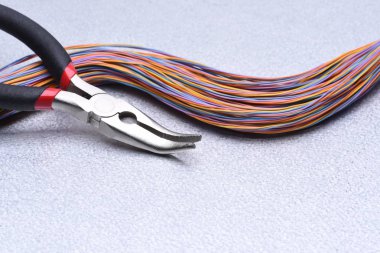 Aracı ve elektrik ev yüklemelerinde kullanılan kablo