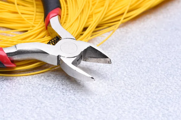 Araçlar ve elektrik ev yüklemede kullanılan kablo