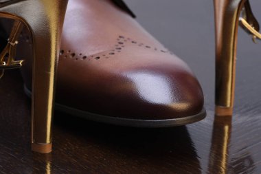 Erkek Ayakkabı ve yüksek topuk ayakkabı şehvetli