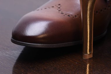 Erkek Ayakkabı ve yüksek topuk ayakkabı şehvetli