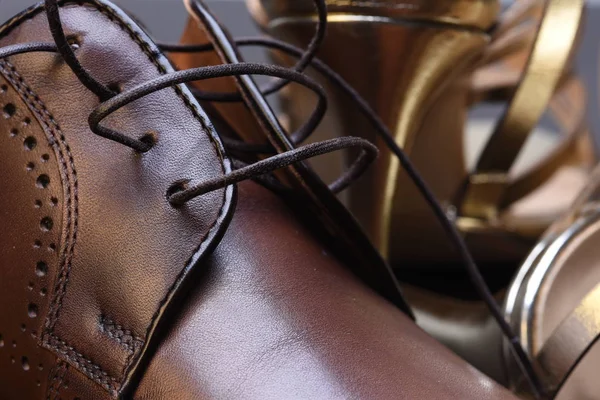 Herresko og høyhælte sensuelle sko – stockfoto