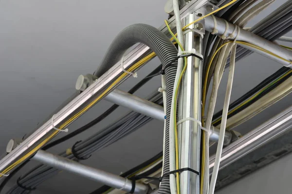 Kablo boruları portre