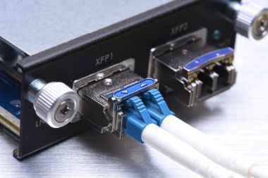 Gigabit arabirimi dönüştürücü typ Xfp optik ağ kabloları ile