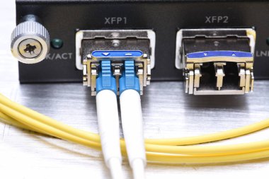 Gigabit arabirimi dönüştürücü typ Xfp optik ağ kabloları ile