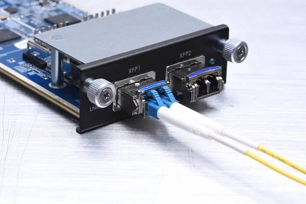 Gigabitové rozhraní převaděč typ Xfp optické síťové kabely — Stock fotografie