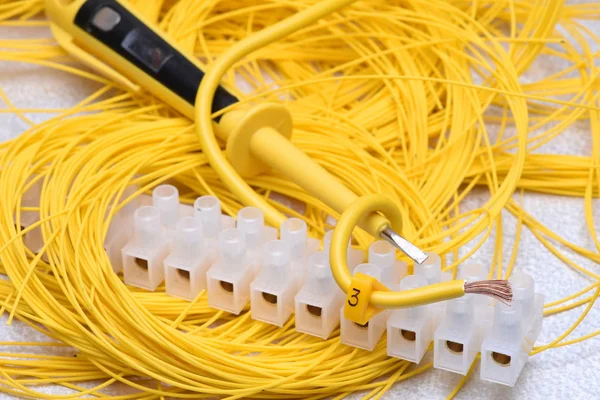 Aracı ve elektrik yüklemelerinde kullanılan kablo