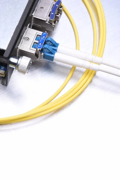 Gigabit Interface Konverter Typ Xfp Mit Optischen Netzwerkkabeln Auf Metallgrauem — Stockfoto