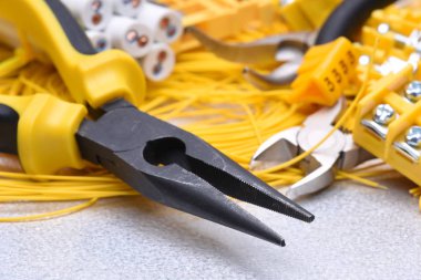 Aracı ve elektrik yüklemelerinde kullanılan kablo