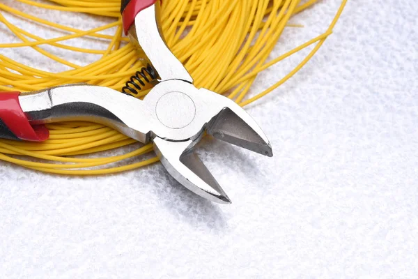 Aracı ve elektrik yüklemelerinde kullanılan kablo