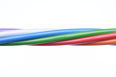 çok renkli kablo üzerinde beyaz izole