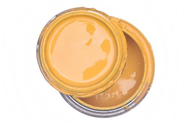 beyaz arkaplanda izole boya kutusu