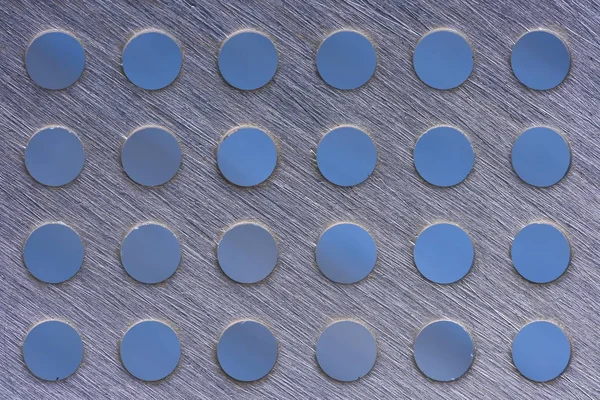 Алюминиевая Пластина Круглыми Отверстиями — стоковое фото