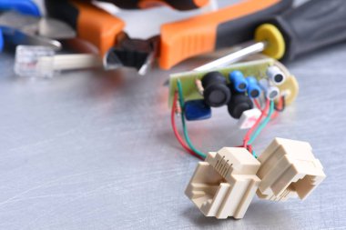 Telefon soketine ve araçları, hata, gizlilik telefon görüşmeleri kavramının casusluk