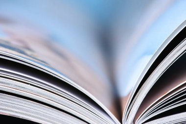 kitap yakın çekim açıldı