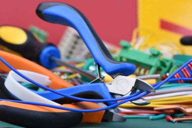 Elektrik Tesisatı kullanılan araç kümesi