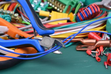 Elektrik Tesisatı kullanılan araç kümesi