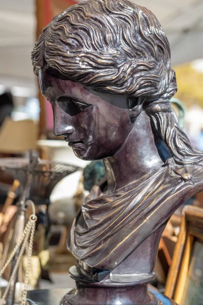Bronzová Busta Socha Žen Starožitném Bleším Trhu — Stock fotografie