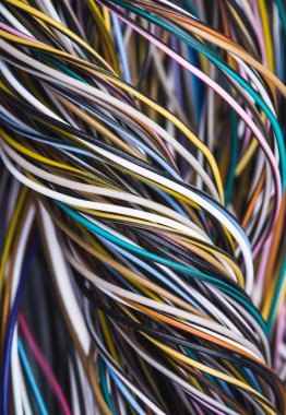 Elektrik kablosu, veri iletim kablosu ağını teknoloji arkaplanı olarak karıştır