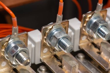 Elektrik santralinde vida ve fındıklı eklem. Yakın plan.