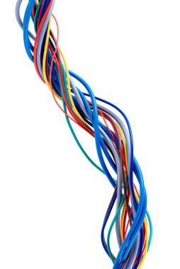 Beyaz arkaplanda izole edilmiş elektrik kablosu ve kablo girdabı