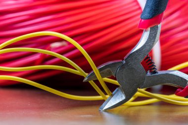 Elektrik Kurulum Bakım Aracı ve Elektrik Kablosu