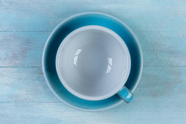 Ahşap Masa Manzaralı Boş Porselen Kahve Fincanı — Stok fotoğraf