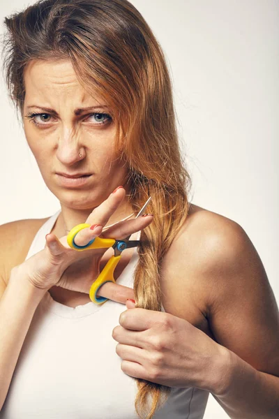 La mujer quiere cortarse el pelo Imagen de stock
