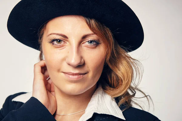 Young attractive woman in a hat — Stock Photo, Image