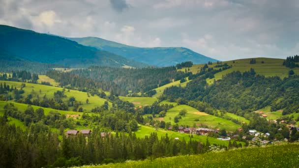 Tijd verstrijken van mooie zomer Karpaten landschap — Stockvideo